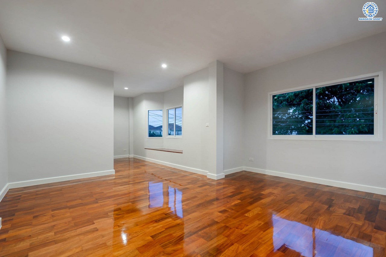 บ้านมือสองตกแต่งใหม่ โครงการ มณีรินทร์พาร์ค รัตนาธิเบศร์-ท่าอิฐ แบรนด์ Property Perfect เนื้อที่ 50 ตร.ว. ฟังก์ชัน 3 ห้องนอน 3 ห้องน้ำ จอดรถได้ 2 คัน บนทำเลศักยภาพ เชื่อมต่อทั้ง ถนนรัตนาธิเบศร์ และถนนราชพฤกษ์ ใจกลาง 2 เซ็นทรัลฯ ใกล้ทางด่วน "งามวงศ์วาน" และรถไฟฟ้า "สถานีบางรักน้อยท่าอิฐ"